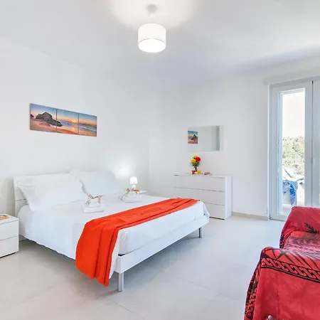 Dei Pini Vista Mare Apartment *